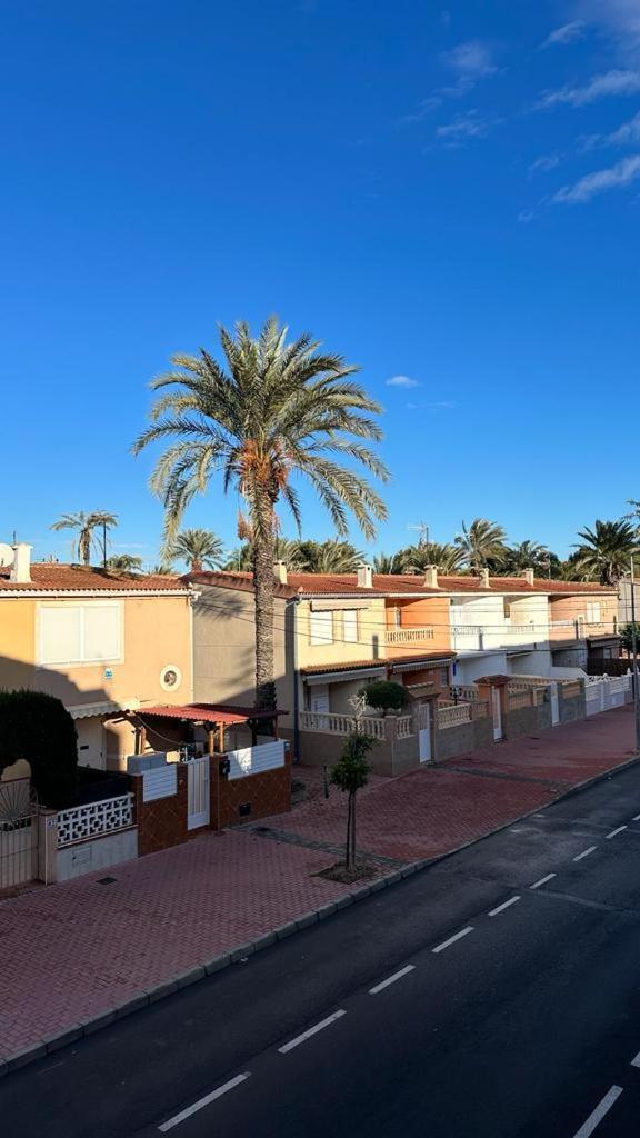 Playa De Los Naufragos Cozy Apartment With Pool Torrevieja Esterno foto